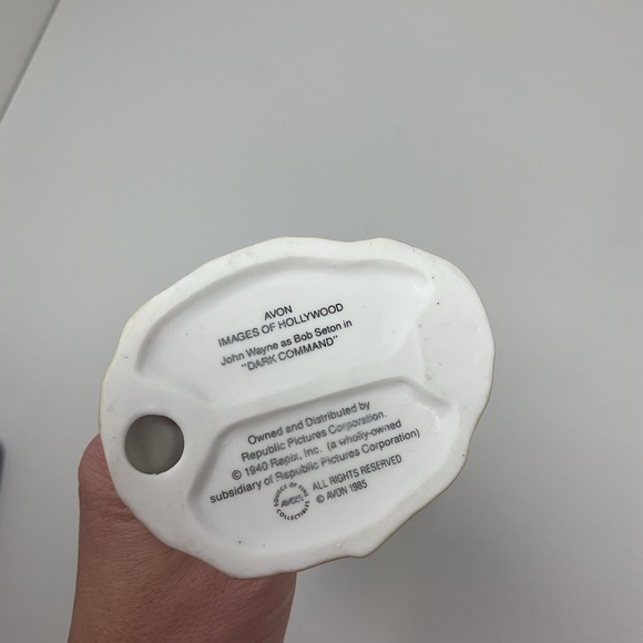 Avon Images of Hollywood John Wayne “Dark Command” Porcelain Figurine 1985 - Picture 4 of 4